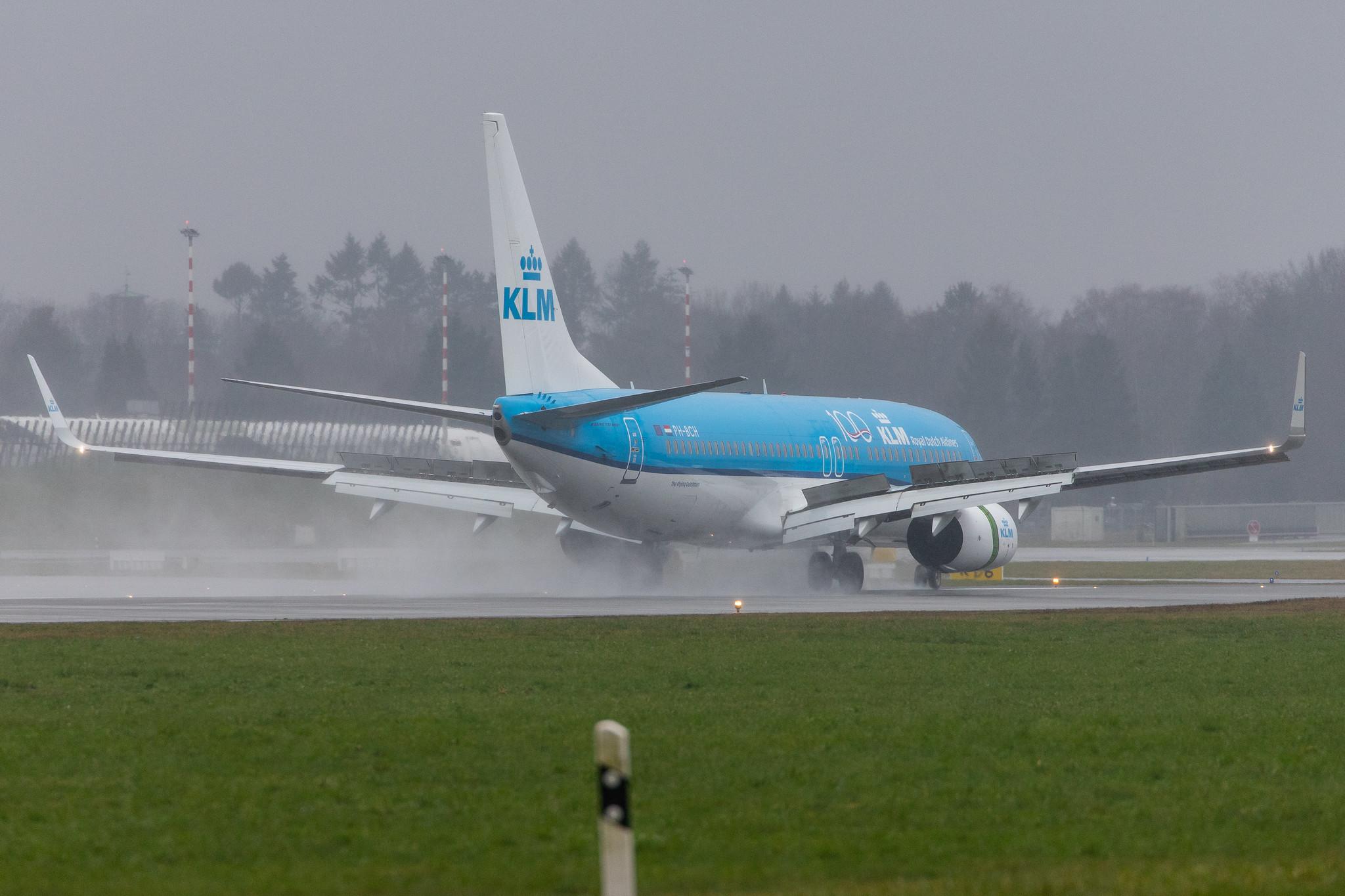 Hamburg Airport Apron: KLM (KL / KLM) |  Boeing 737-8K2 B738 | PH-BCH | MSN 62579