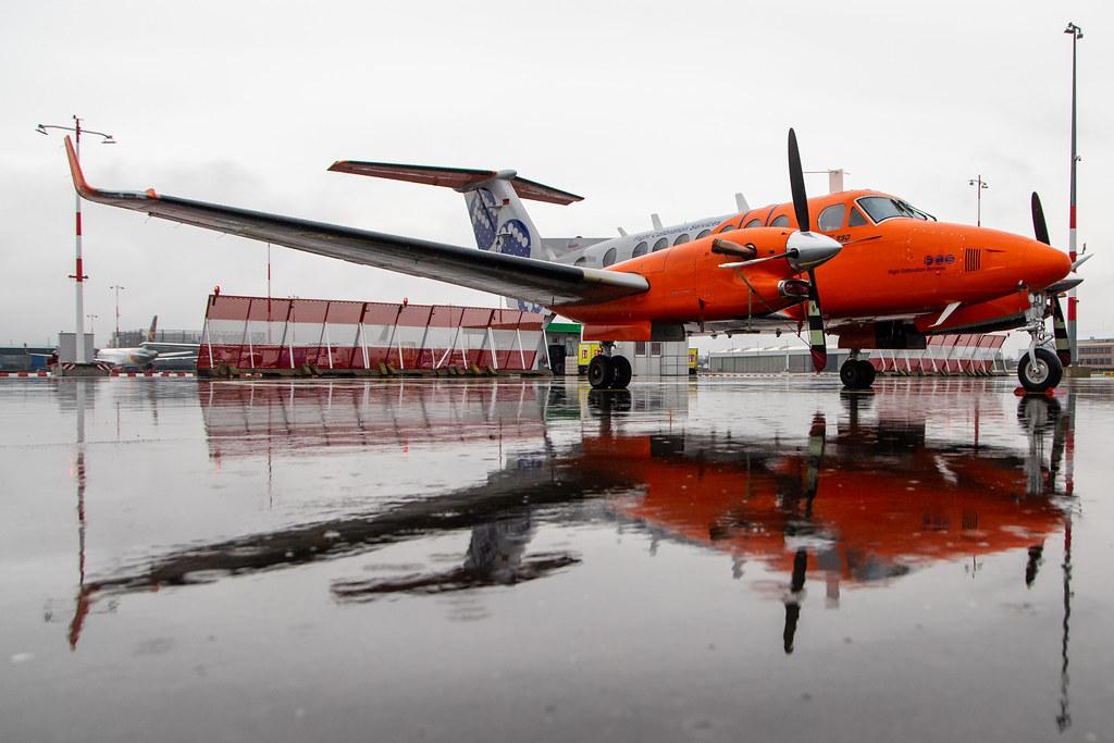 Hamburg Airport Apron: FCS Flight Calibration Services (/ FCK) | Operator: Flight Calibration Services |  Beech 300 Super King Air 350 B350 | D-CFME | MSN FL-627