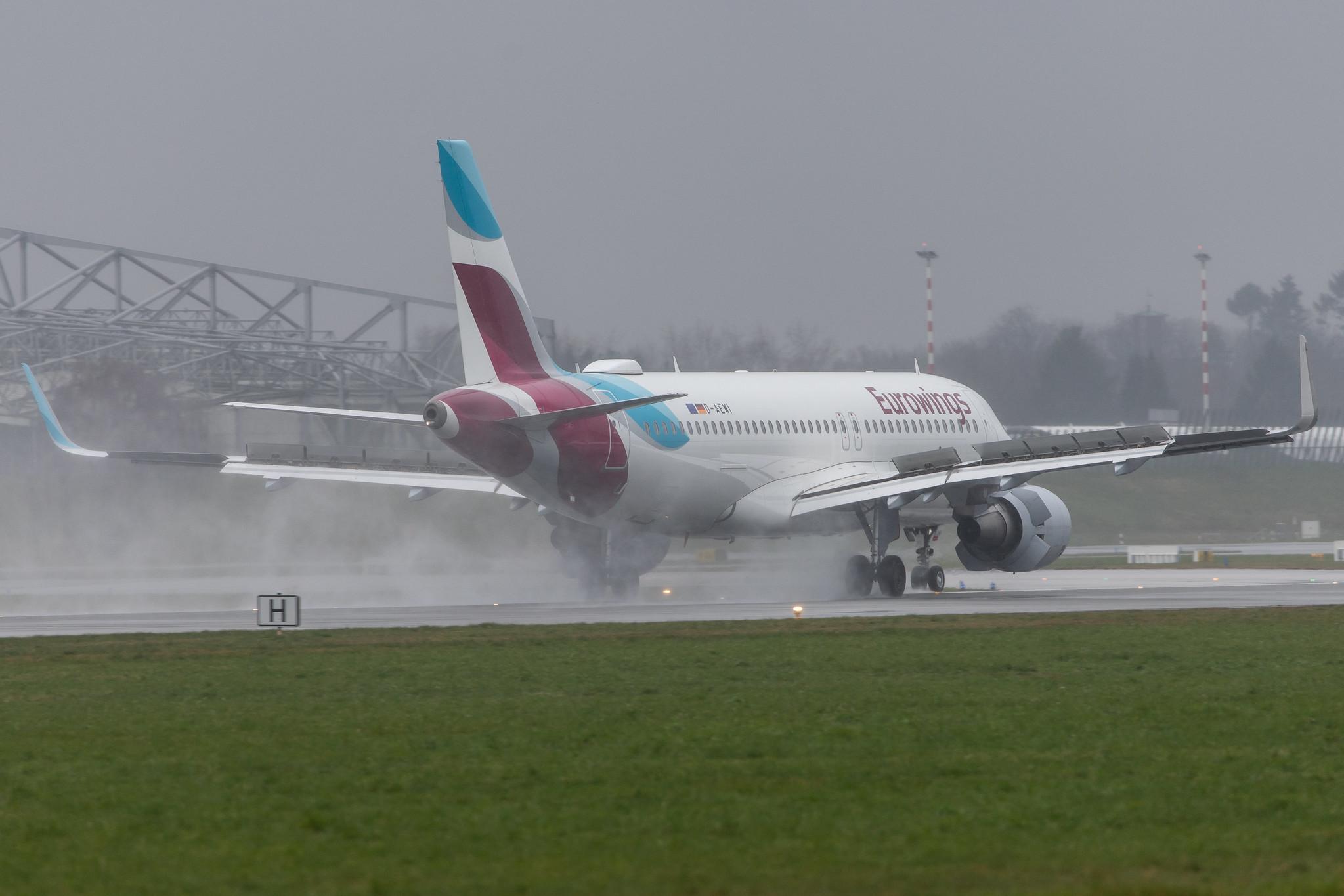 Hamburg Airport Apron: Eurowings (EW / EWG) |  Airbus A320-214 A320 | D-AEWI | MSN 7210