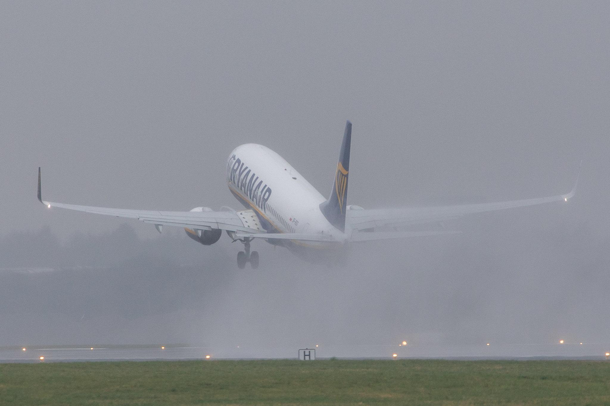 Hamburg Airport Apron: Ryanair (FR / RYR) | Operator: Ryanair Sun |  Boeing 737-8AS B738 | SP-RSG | MSN 44841