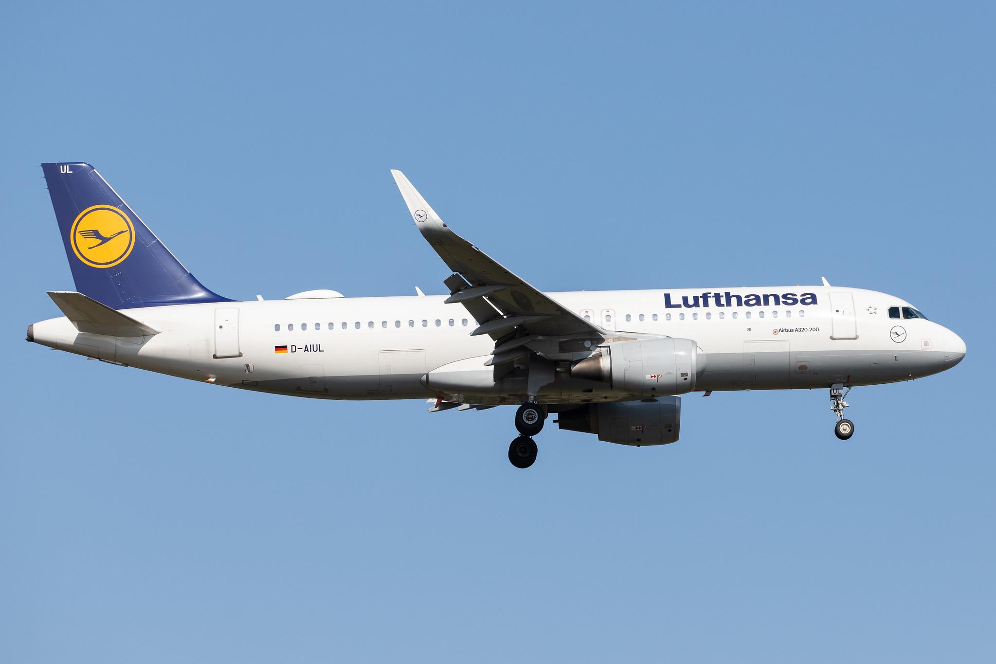 Frankfurt Airport: Lufthansa (LH / DLH) |  Airbus A320-214 A320 | D-AIUL | MSN 6521