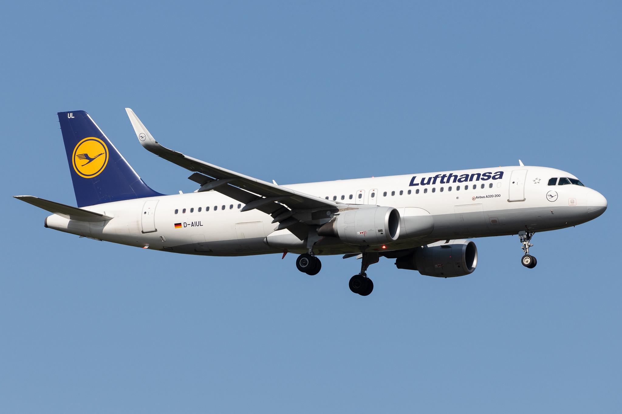 Frankfurt Airport: Lufthansa (LH / DLH) |  Airbus A320-214 A320 | D-AIUL | MSN 6521