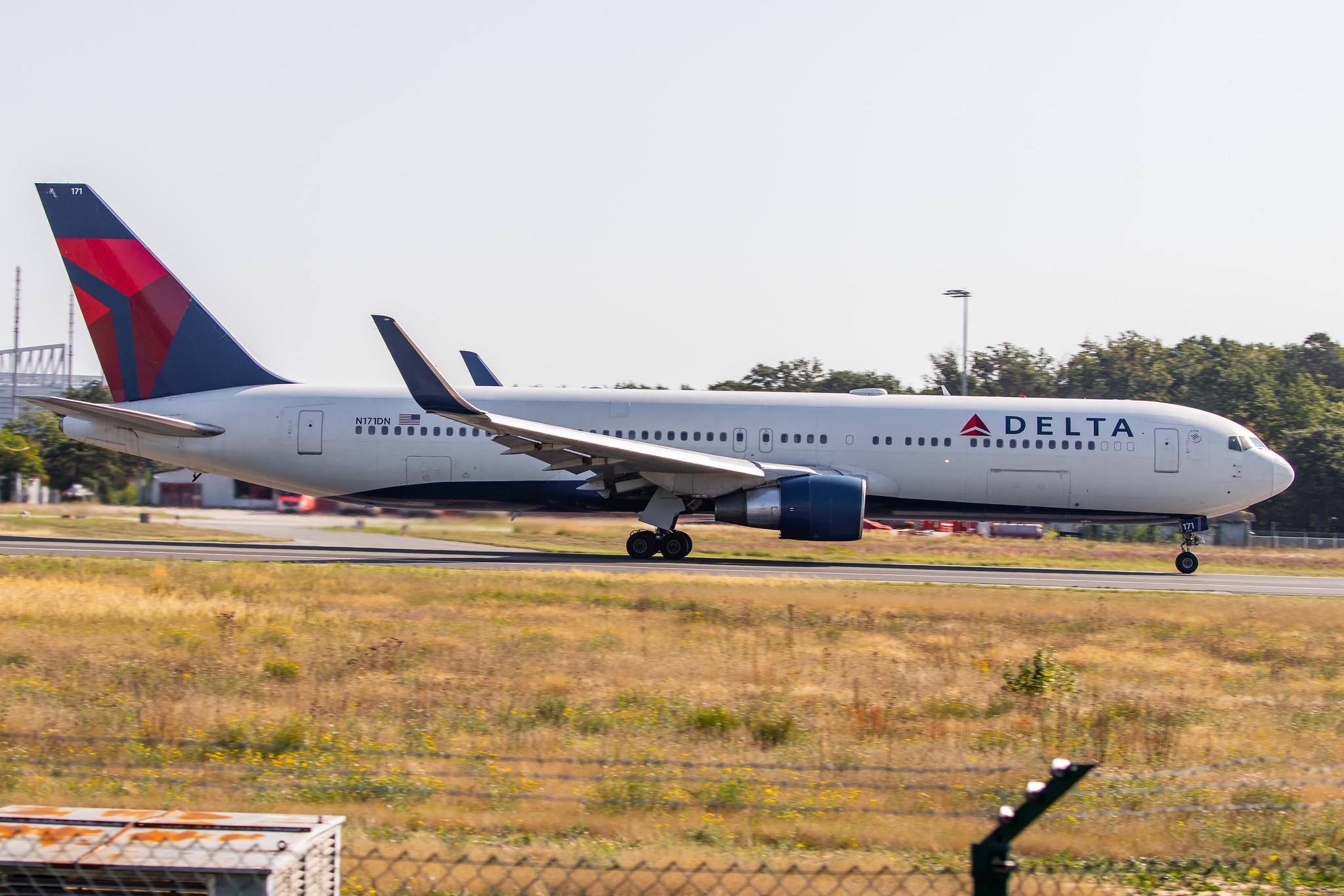 Frankfurt Airport: Delta Air Lines (DL / DAL) |  Boeing 767-332(ER) B763 | N171DN | MSN 24759