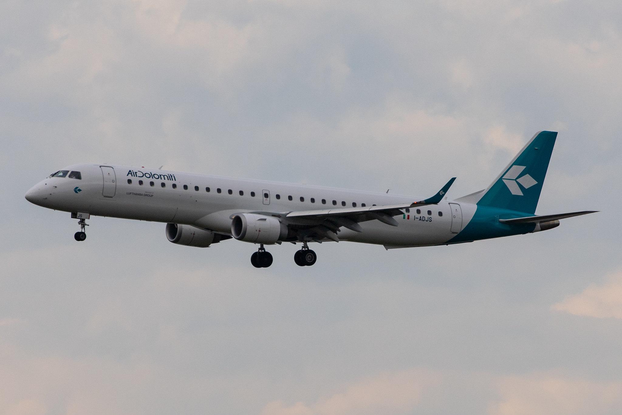 Frankfurt Airport: Air Dolomiti (EN / DLA) |  Embraer ERJ-195LR E195 | I-ADJS | MSN 19000597