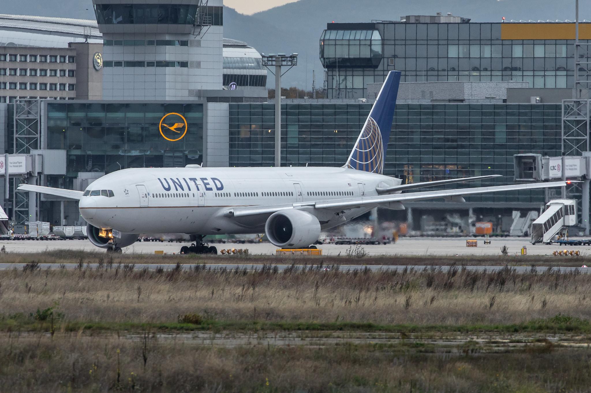 Frankfurt Airport: United Airlines (UA / UAL) | Boeing 777-222ER B772 | N787UA | MSN 26939