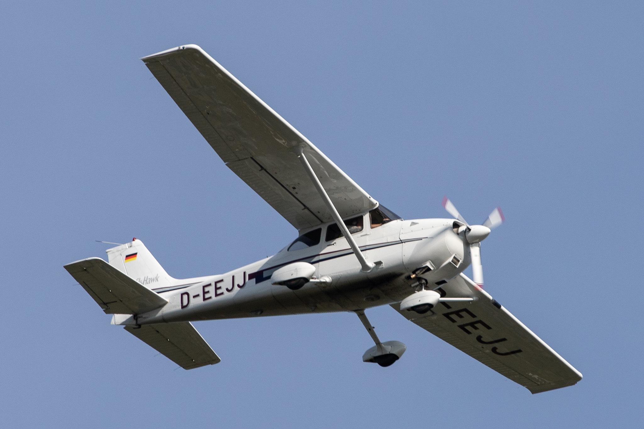 Hamburg Airport: Private owner |  Cessna 172R Skyhawk C172 | D-EEJJ | MSN 17280813
