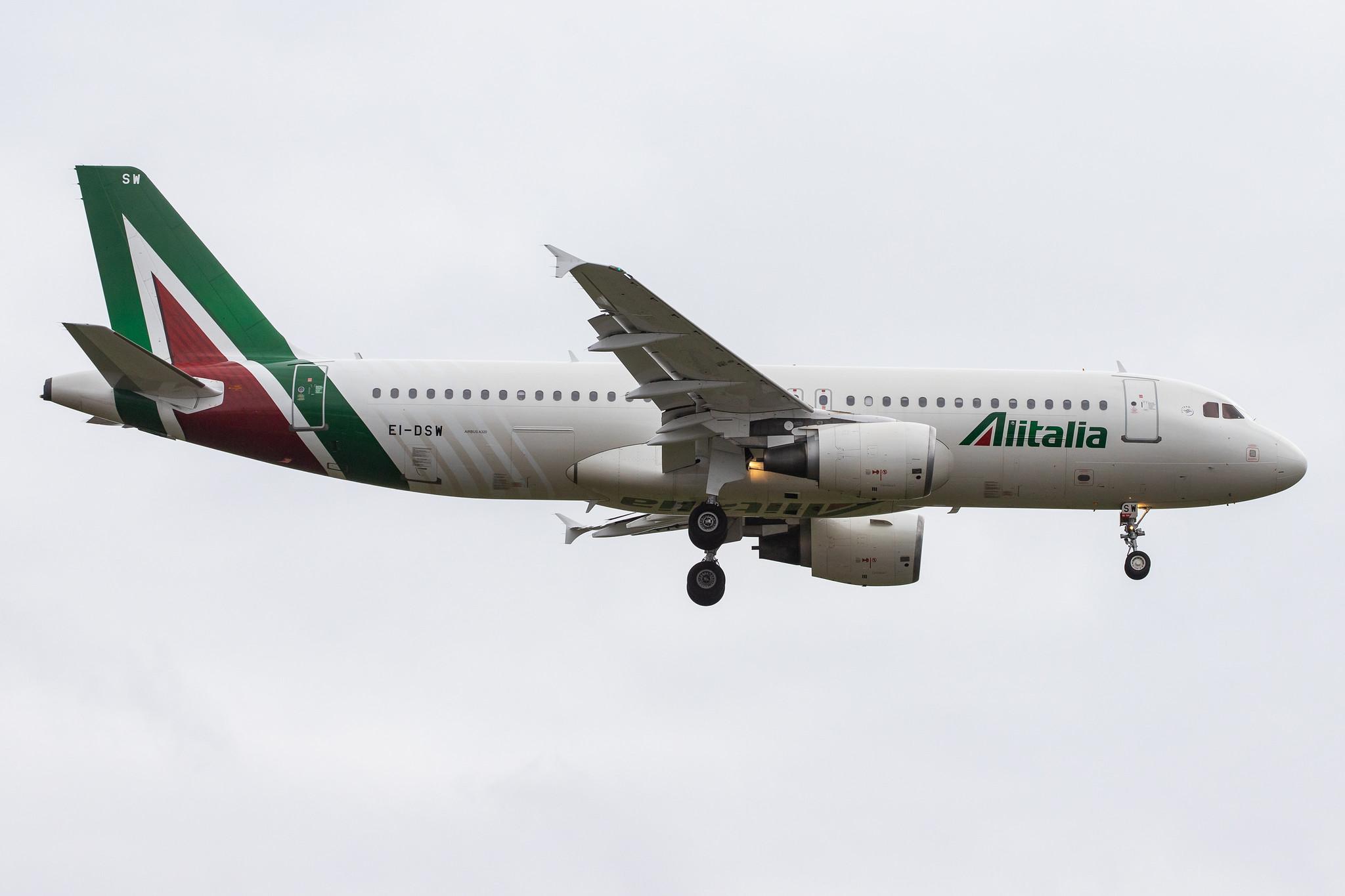 London Heathrow Airport: Alitalia (AZ / AZA) |  Airbus A320-216 A320 | EI-DSW | MSN 3609