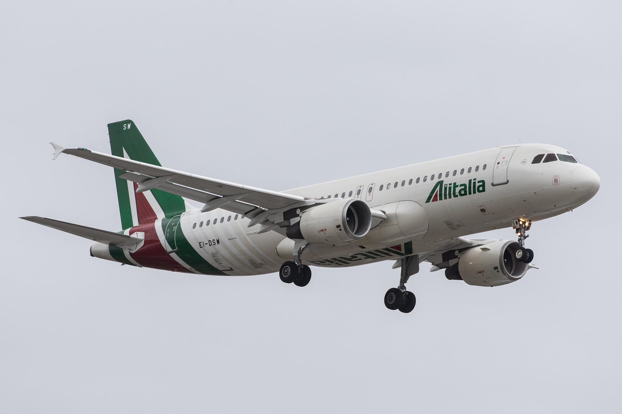 London Heathrow Airport: Alitalia (AZ / AZA) |  Airbus A320-216 A320 | EI-DSW | MSN 3609