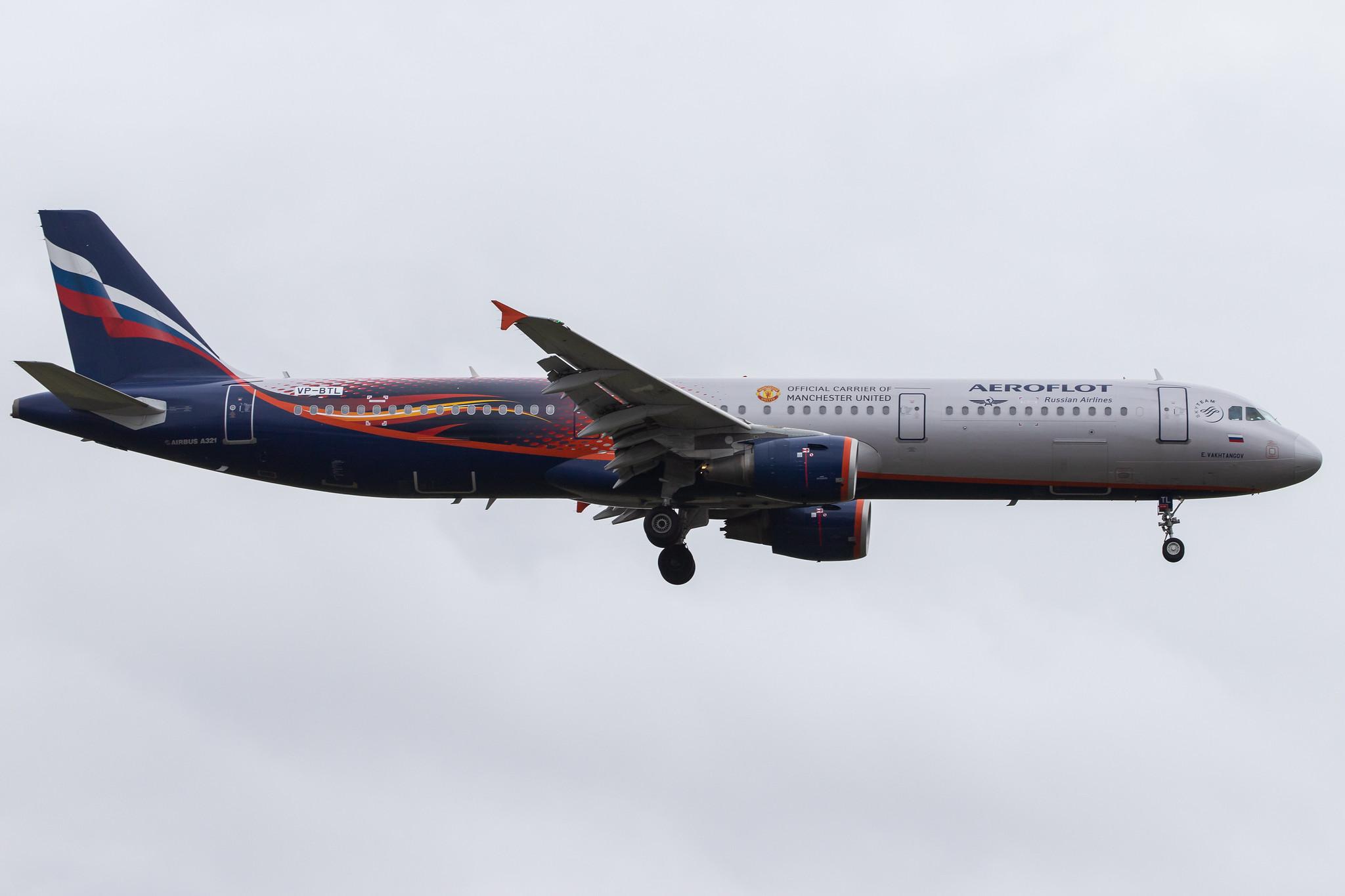 London Heathrow Airport: Aeroflot (SU / AFL) |  Livery: Manchester United livery |  Airbus A321-211 A321 | VP-BTL | MSN 5881