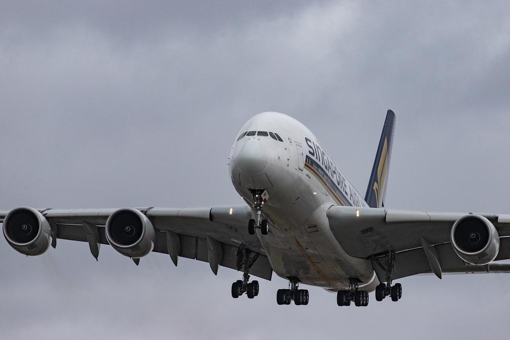 London Heathrow Airport: Singapore Airlines (SQ / SIA) |  Airbus A380-841 A388 | 9V-SKM | MSN 065