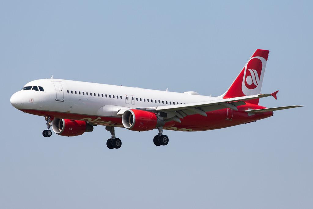 Hamburg Airport: Sundair (SR / SDR) |  Airbus A320-214 A320 | D-ASGK | MSN 2668 (ex airberlin)