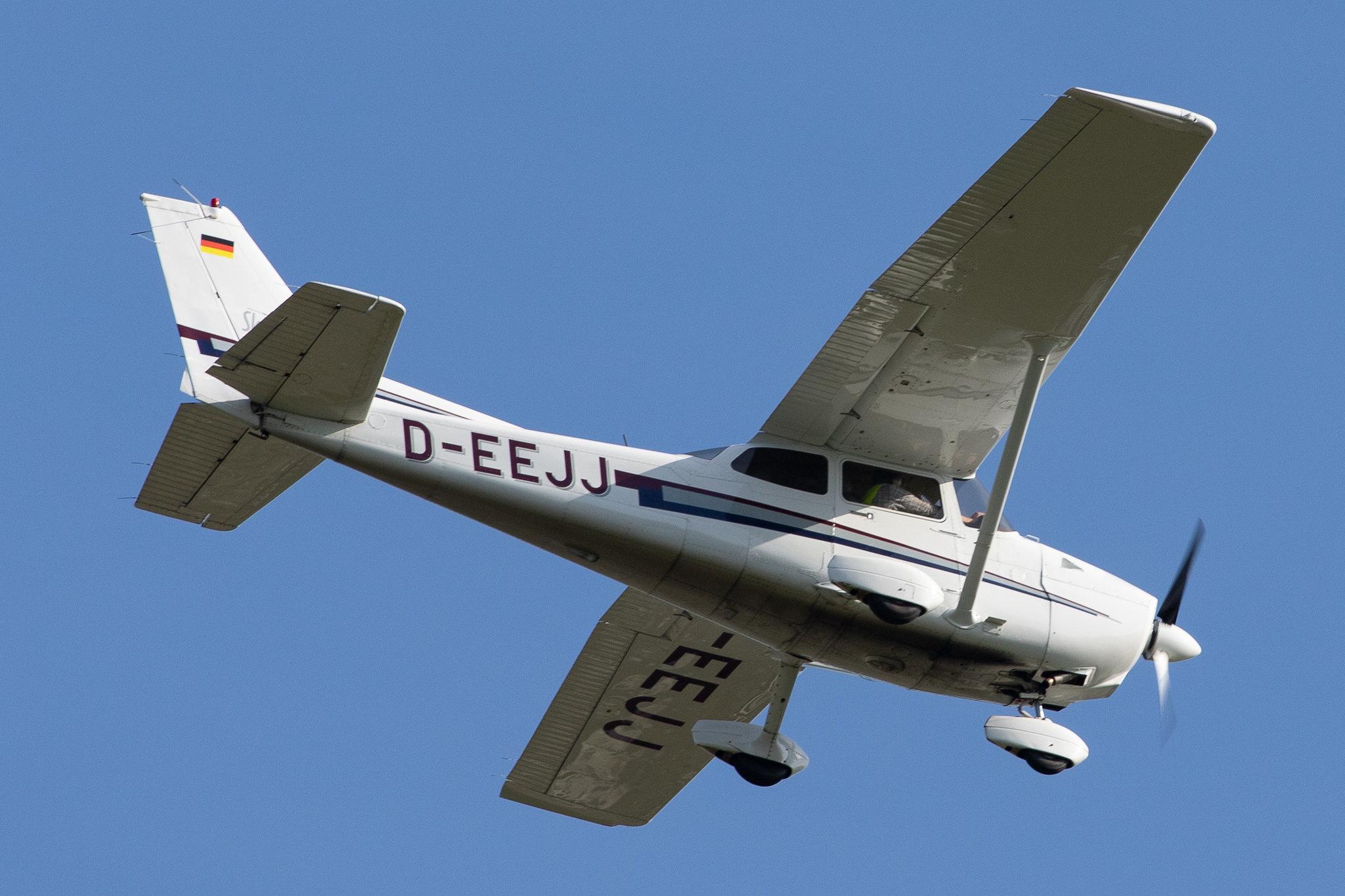 Hamburg Airport: Private owner |  Cessna 172R Skyhawk C172 | D-EEJJ | MSN 17280813