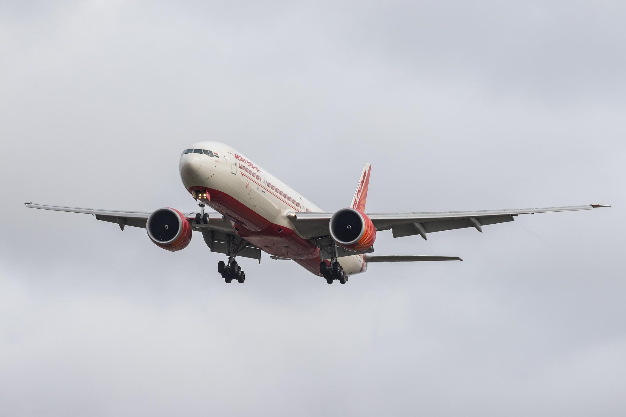 London Heathrow Airport: Air India (AI / AIC) |  Boeing 777-337(ER) B77W | VT-ALT | MSN 36318