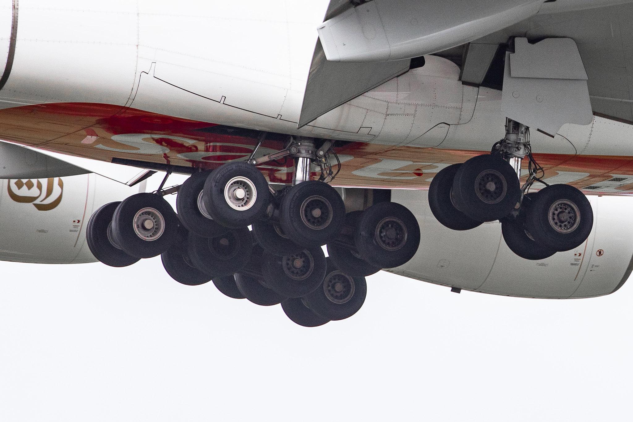London Heathrow Airport: Emirates (EK / UAE) |  Airbus A380-861 A388 | A6-EDI | MSN 028