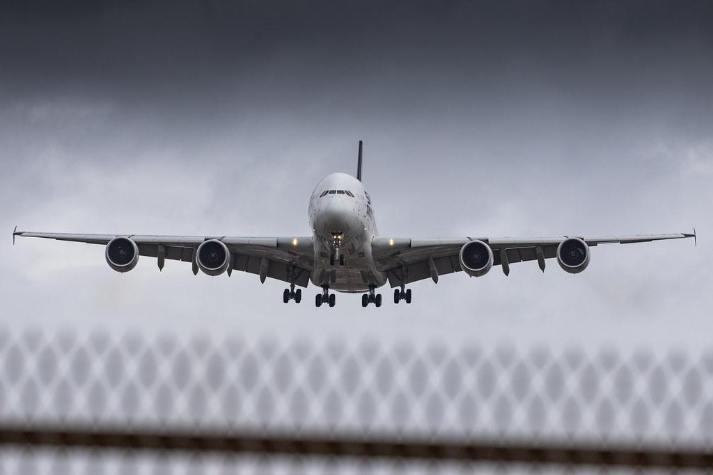 London Heathrow Airport: Singapore Airlines (SQ / SIA) |  Airbus A380-841 A388 | 9V-SKM | MSN 065