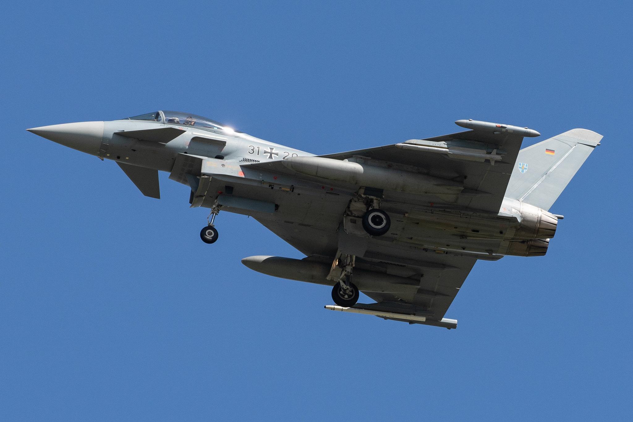 Flughafen Rostock-Laage: German Air Force |  Eurofighter Typhoon EF2000 EUFI  | 31+20 | MSN AS013