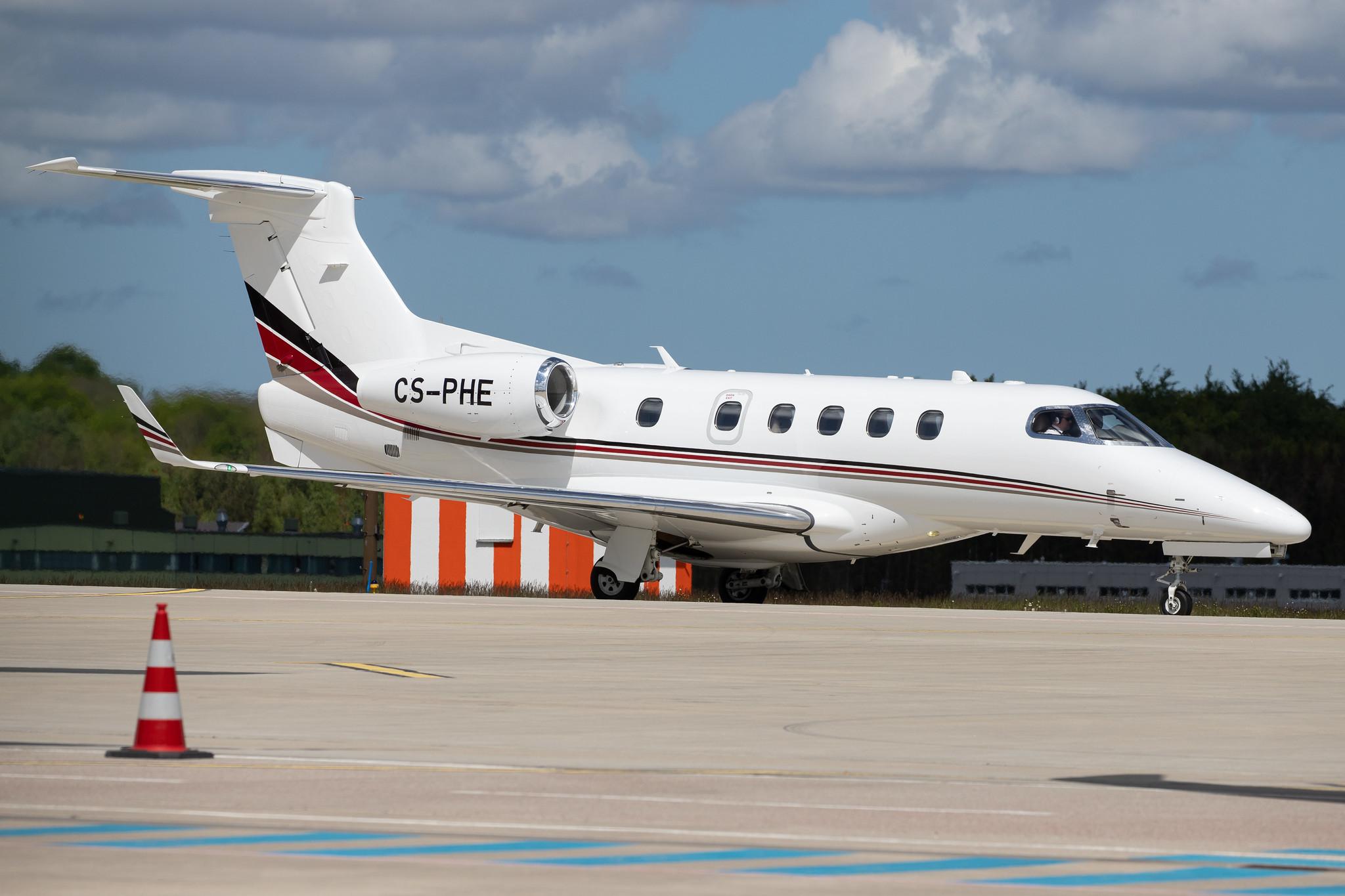 Flughafen Rostock-Laage: Netjets Europe (/ NJE) | Operator: NetJets |  Embraer Phenom 300 E55P | CS-PHE | MSN 50500252
