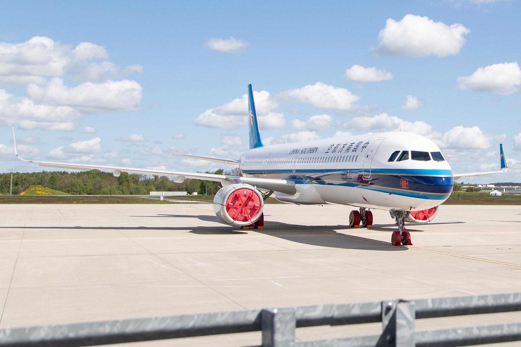 Flughafen Rostock-Laage: China Southern Airlines  (CZ / CSN) | Airbus A321-253NX A21N | D-AZAA | MSN 9240