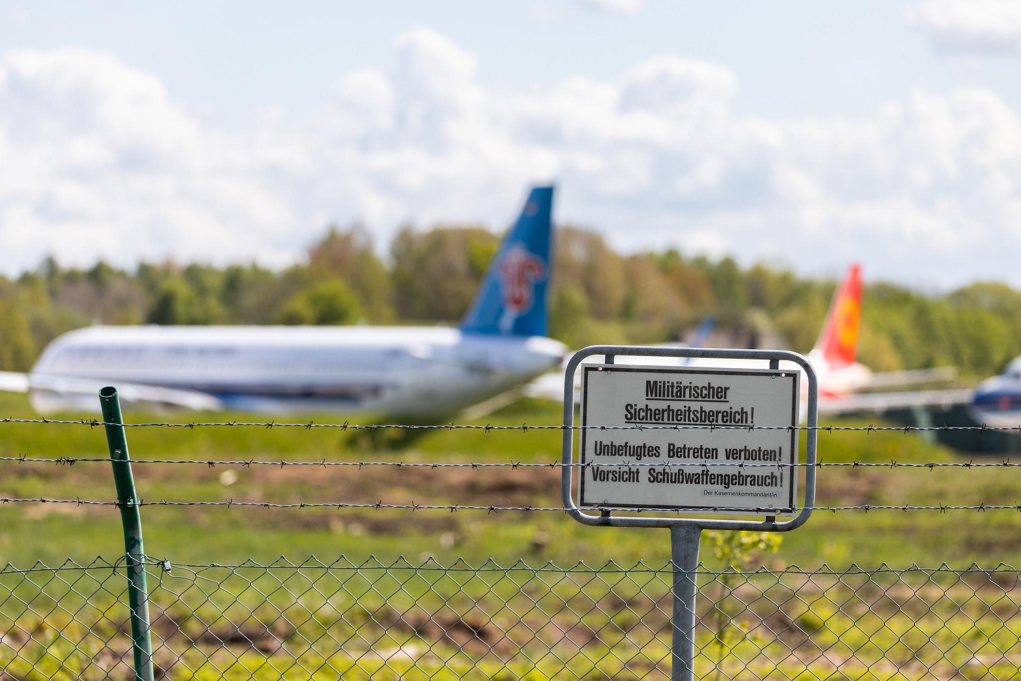 Flughafen Rostock-Laage: Militärischer Sicherheitsbereich |