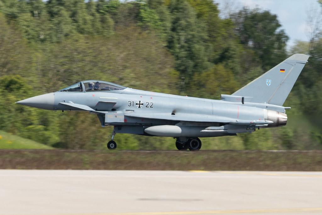 Flughafen Rostock-Laage: German Air Force |  Eurofighter Typhoon EF2000 EUFI  | 31+22 | MSN AS015