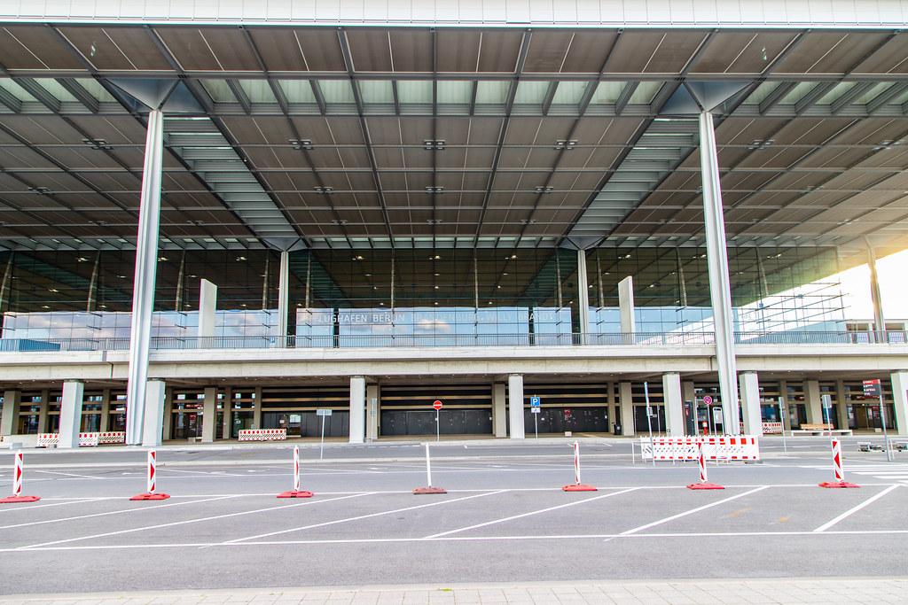 Flughafen Berlin Brandenburg: Terminalgebäude des BER
