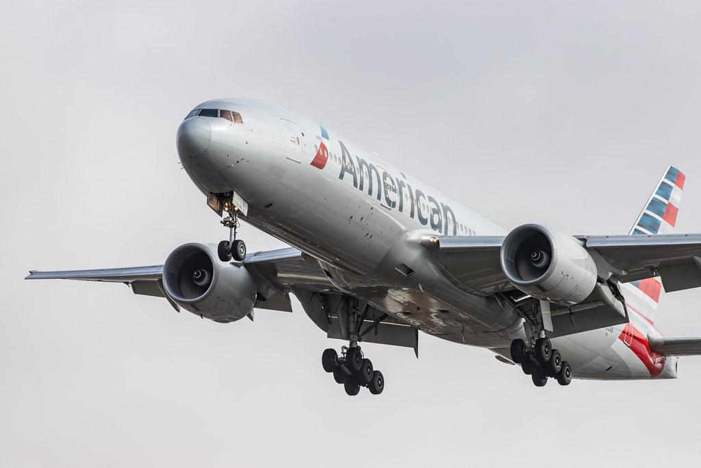 London Heathrow Airport: American Airlines (AA / AAL) |  Boeing 777-223(ER) B772 | N752AN | MSN 30260