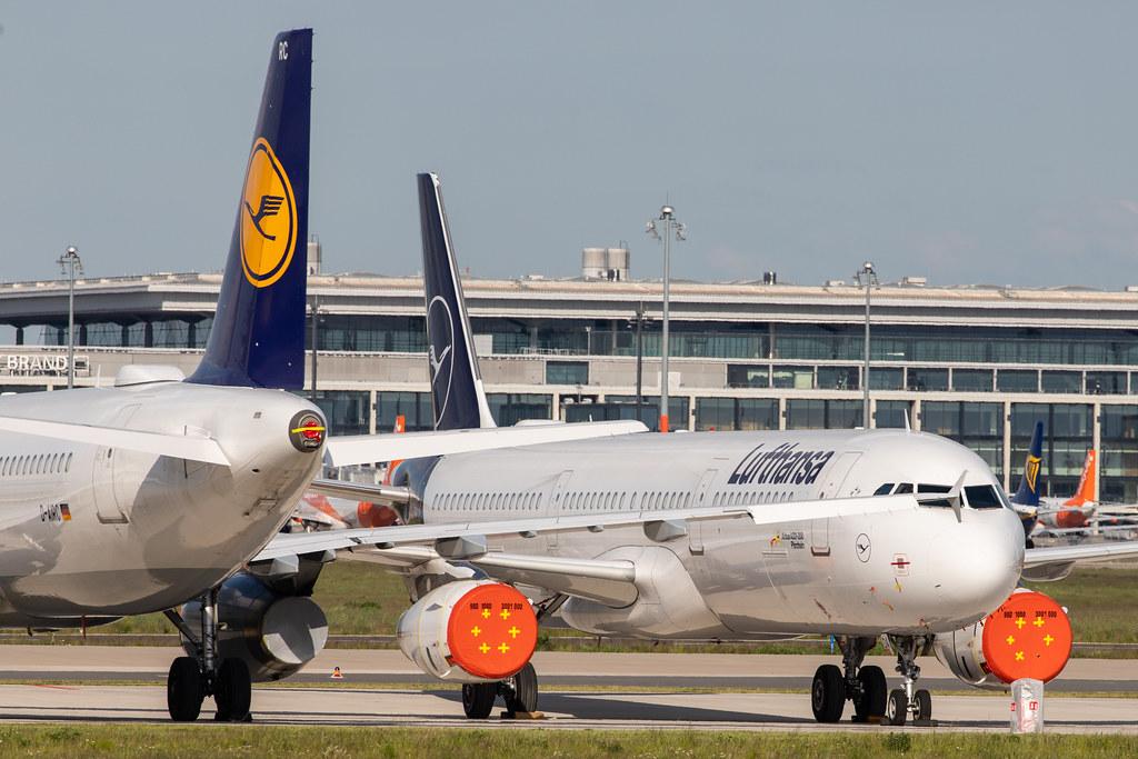 Flughafen Berlin Brandenburg: Geparkte Lufthansa-Maschinen bei Lufthansa Technik am BER