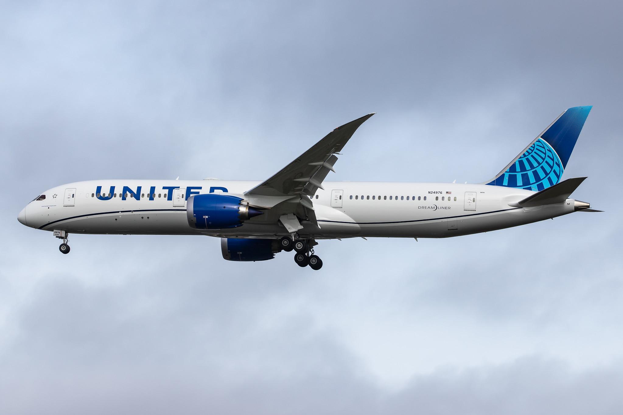 London Heathrow Airport: United Airlines (UA / UAL) |  Boeing 787-9 Dreamliner B789 | N24976 | MSN 66135