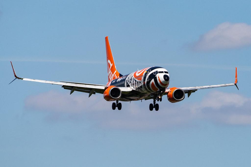 Hamburg Airport: SkyUp Airlines (PQ / SQP) |  Livery: FC Shakhtar Livery |  Boeing 737-75C B737 | UR-SQE | MSN 30034