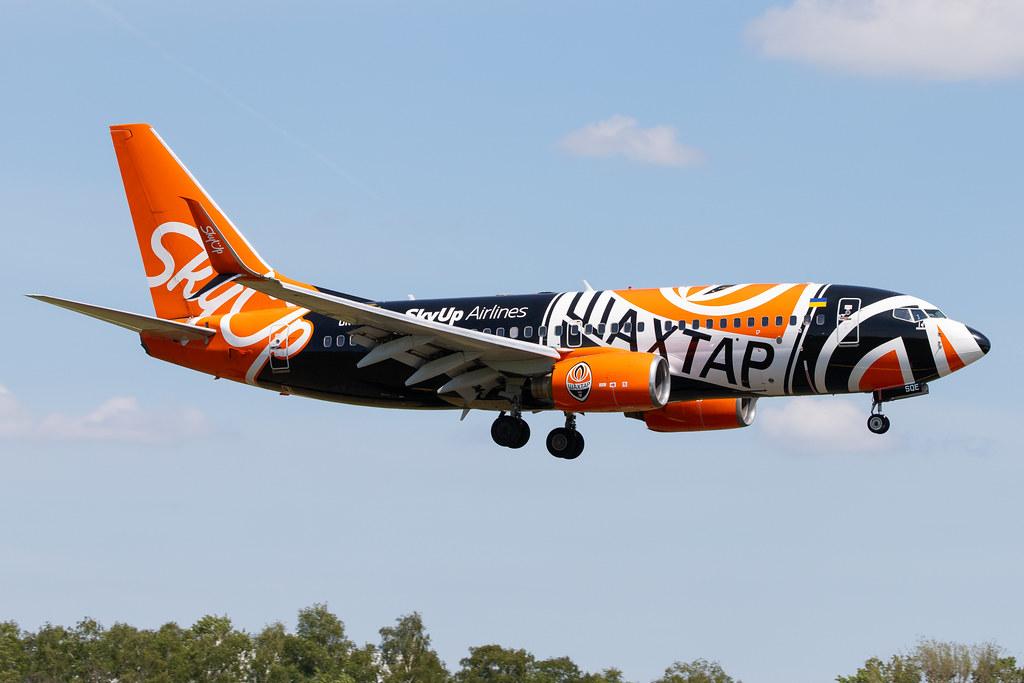 Hamburg Airport: SkyUp Airlines (PQ / SQP) |  Livery: FC Shakhtar Livery |  Boeing 737-75C B737 | UR-SQE | MSN 30034