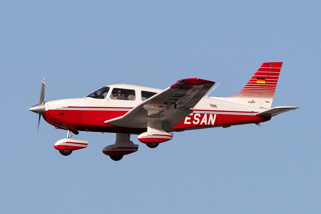 Hamburg Airport: Private Owner |  Piper PA-28-181 Archer III P28A | D-ESAN | MSN 2843028