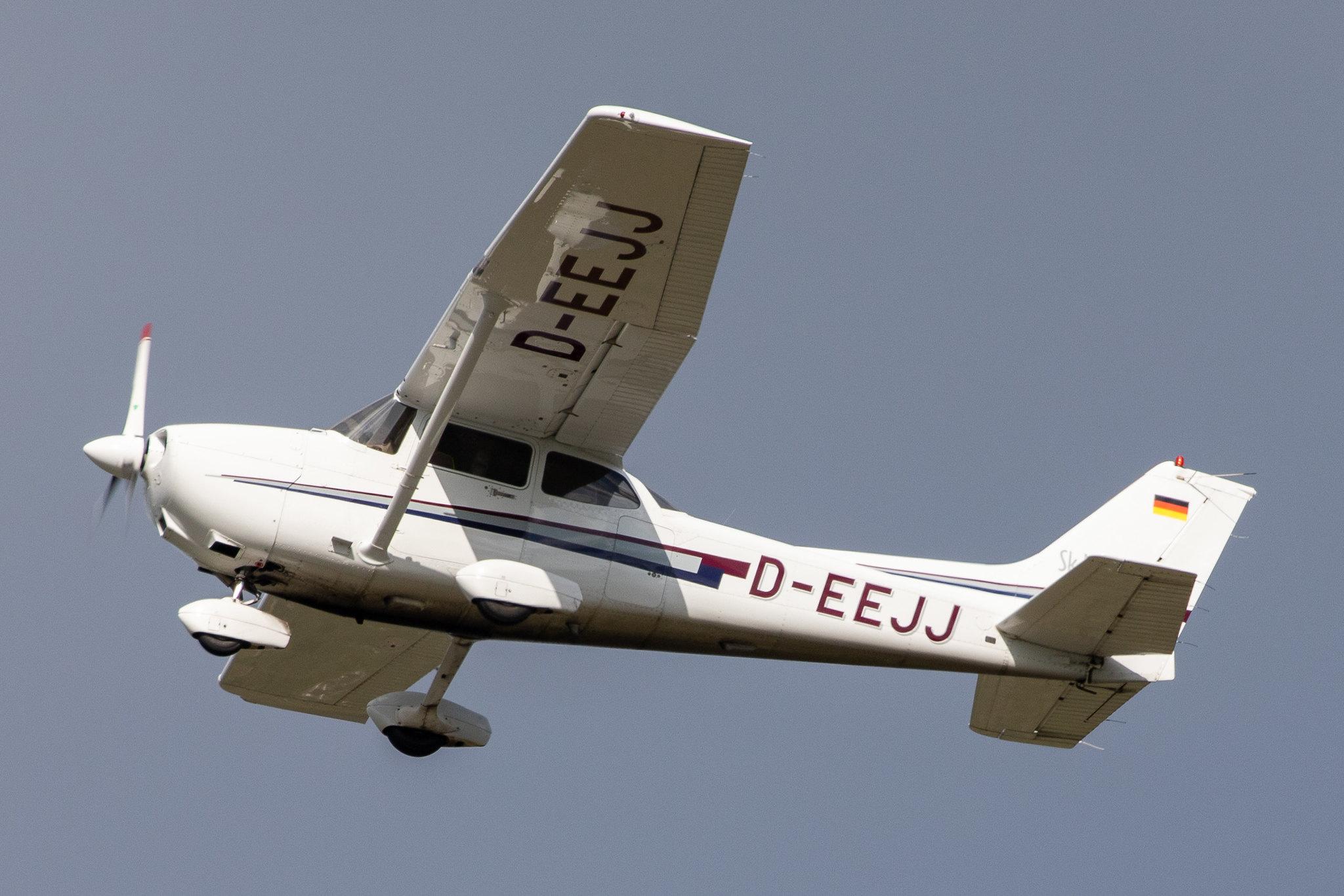 Hamburg Airport: Private Owner |  Cessna 172R Skyhawk C172 | D-EEJJ | MSN 17280813