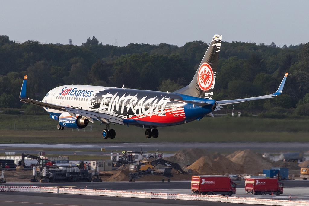 Hamburg Airport: SunExpress (XQ / SXS) |  Livery: Eintracht Frankfurt Livery | Operator: SunExpress Deutschland |  Boeing 737-8AS B738 | D-ASXX | MSN 34984