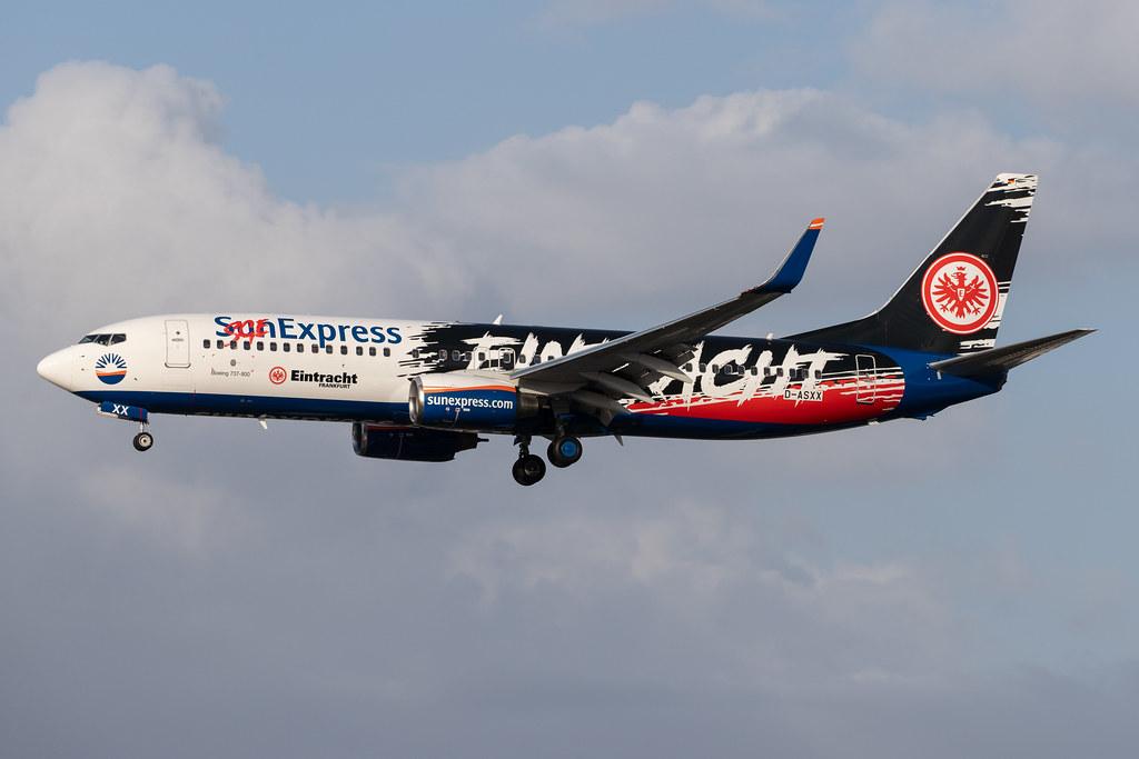 Hamburg Airport: SunExpress (XQ / SXS) |  Livery: Eintracht Frankfurt Livery | Operator: SunExpress Deutschland |  Boeing 737-8AS B738 | D-ASXX | MSN 34984