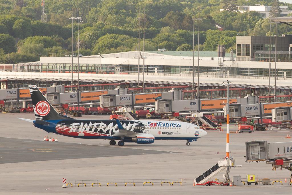 Hamburg Airport: SunExpress (XQ / SXS) |  Livery: Eintracht Frankfurt Livery | Operator: SunExpress Deutschland |  Boeing 737-8AS B738 | D-ASXX | MSN 34984