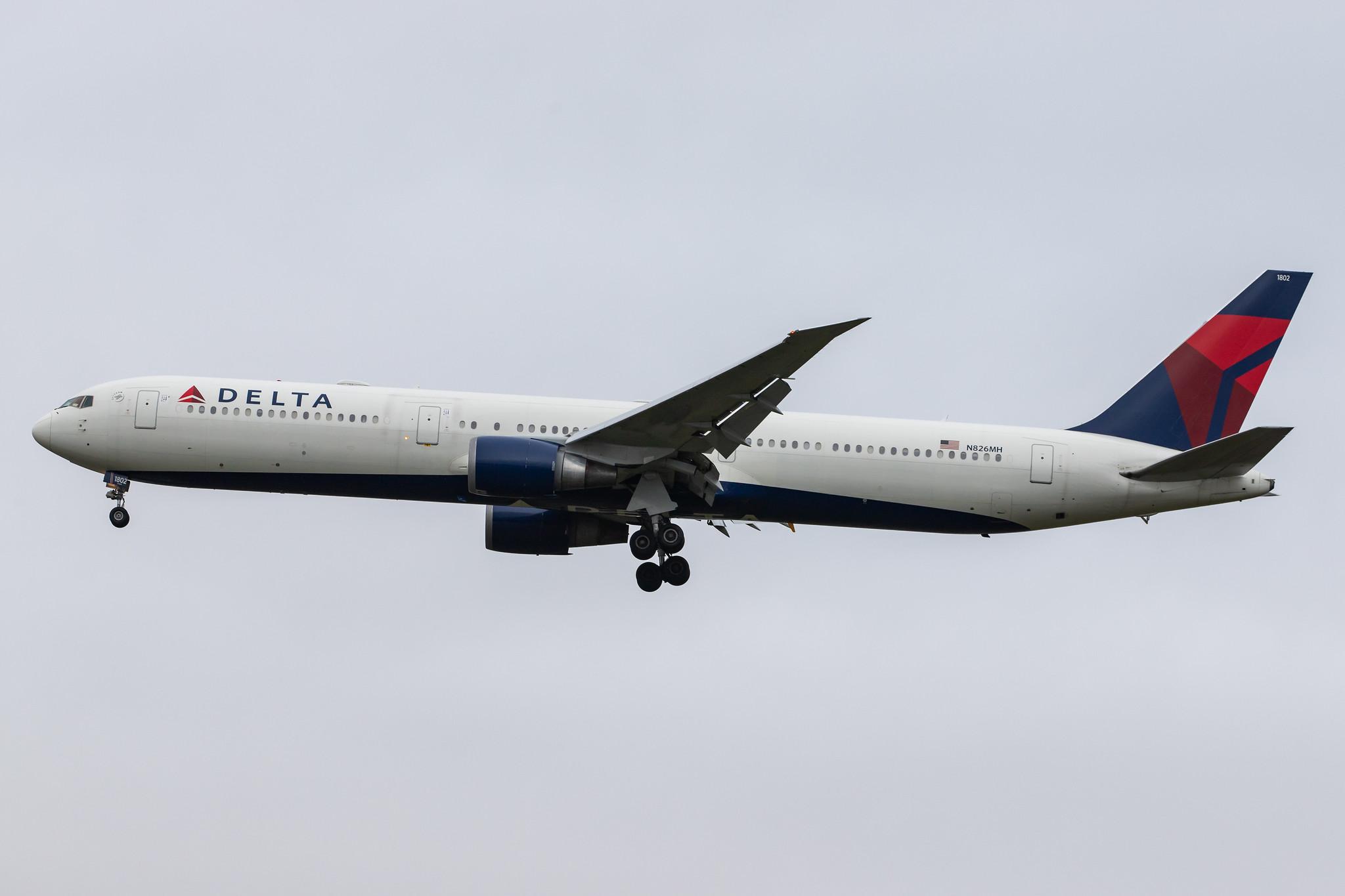 London Heathrow Airport: Delta Air Lines (DL / DAL) |  Boeing 767-432(ER) B764 | N826MH | MSN 29713