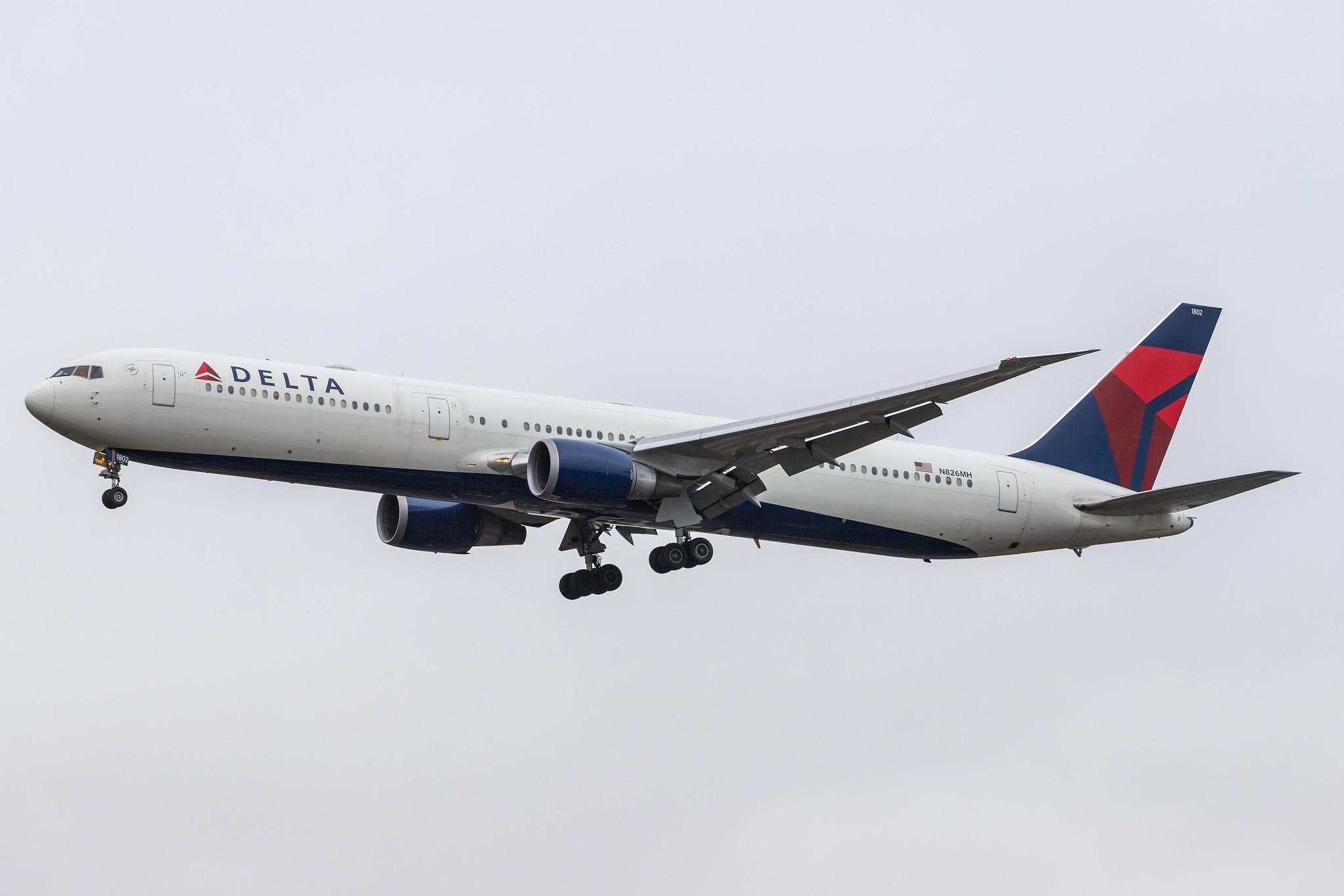 London Heathrow Airport: Delta Air Lines (DL / DAL) |  Boeing 767-432(ER) B764 | N826MH | MSN 29713