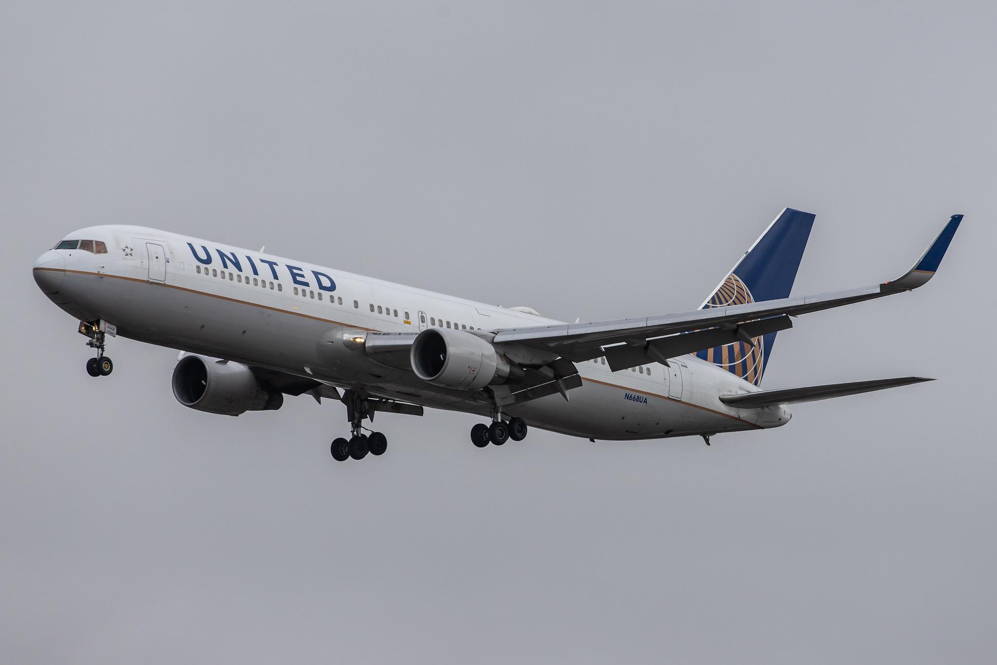 London Heathrow Airport: United Airlines (UA / UAL) |  Boeing 767-322(ER) B763 | N668UA | MSN 30024