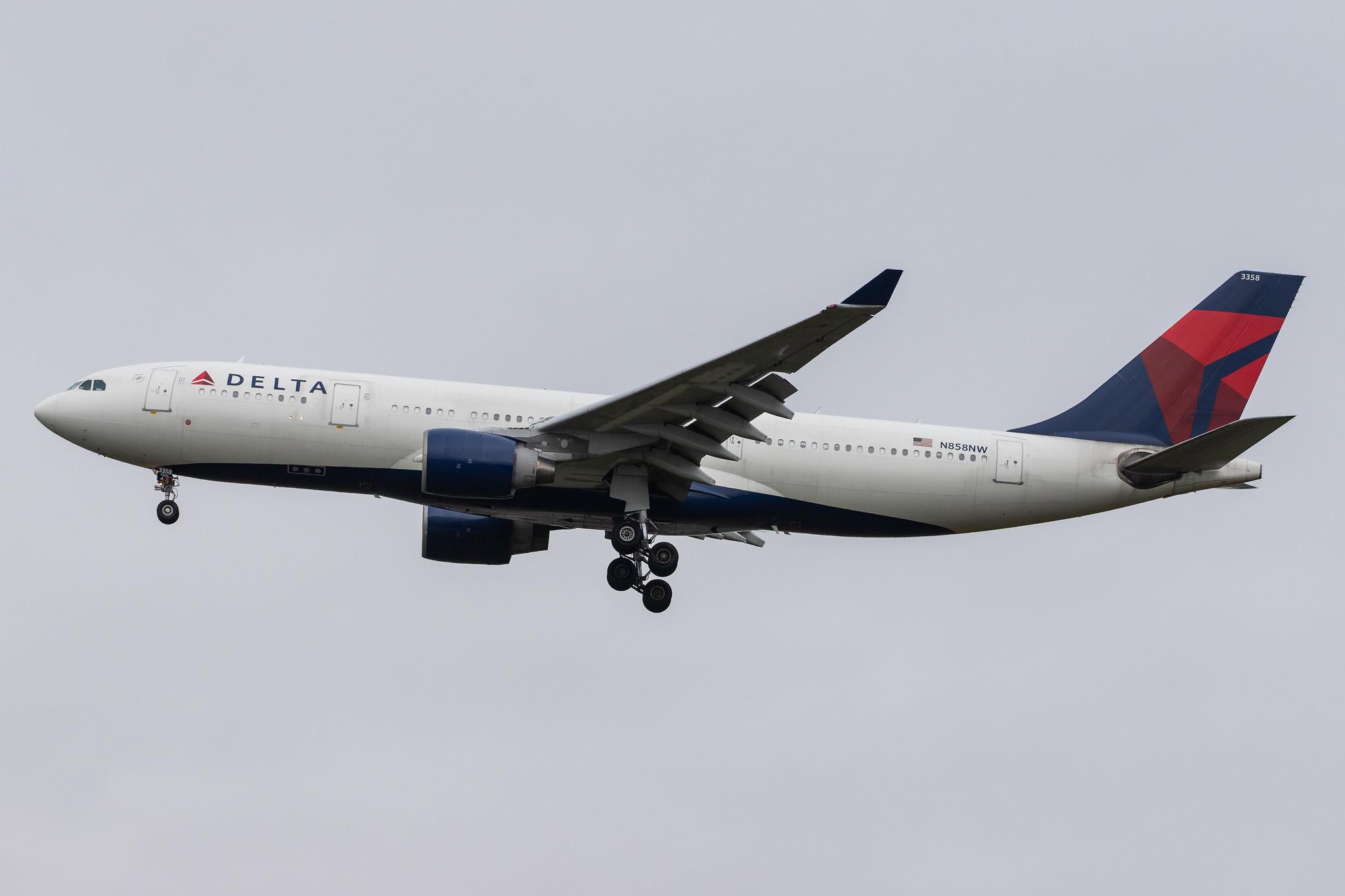 London Heathrow Airport: Delta Air Lines (DL / DAL) |  Airbus A330-223 A332 | N858NW | MSN 0718
