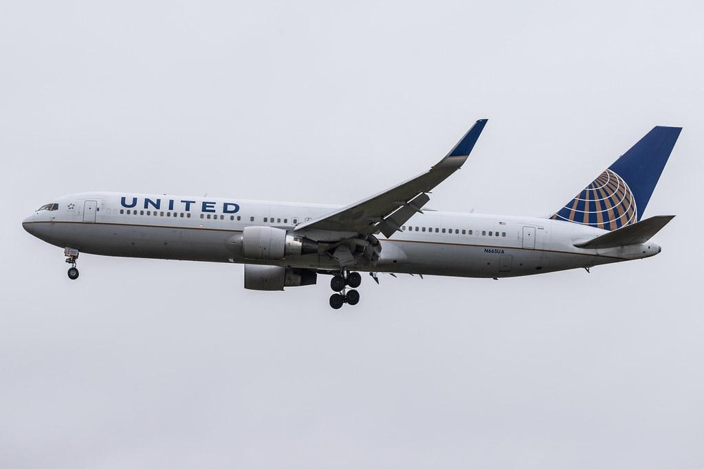 London Heathrow Airport: United Airlines (UA / UAL) |  Boeing 767-322(ER) B763 | N665UA | MSN 29237
