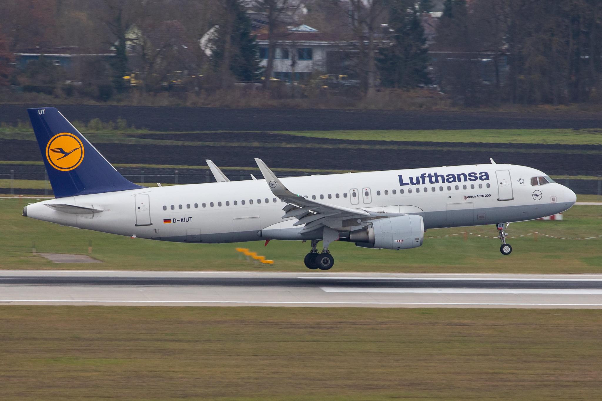 Munich Airport: Lufthansa (LH / DLH) |  Airbus A320-214 A320 | D-AIUT | MSN 7115