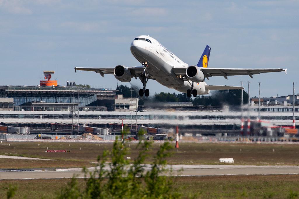 Hamburg Airport: Lufthansa (LH / DLH) |  Airbus A319-114 A319 | D-AILA | MSN 0609