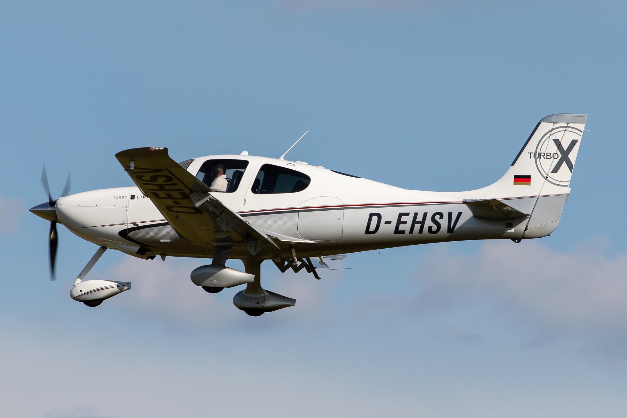 Hamburg Airport: Private Owner |  Cirrus SR22 SR22 | D-EHSV | MSN 3500