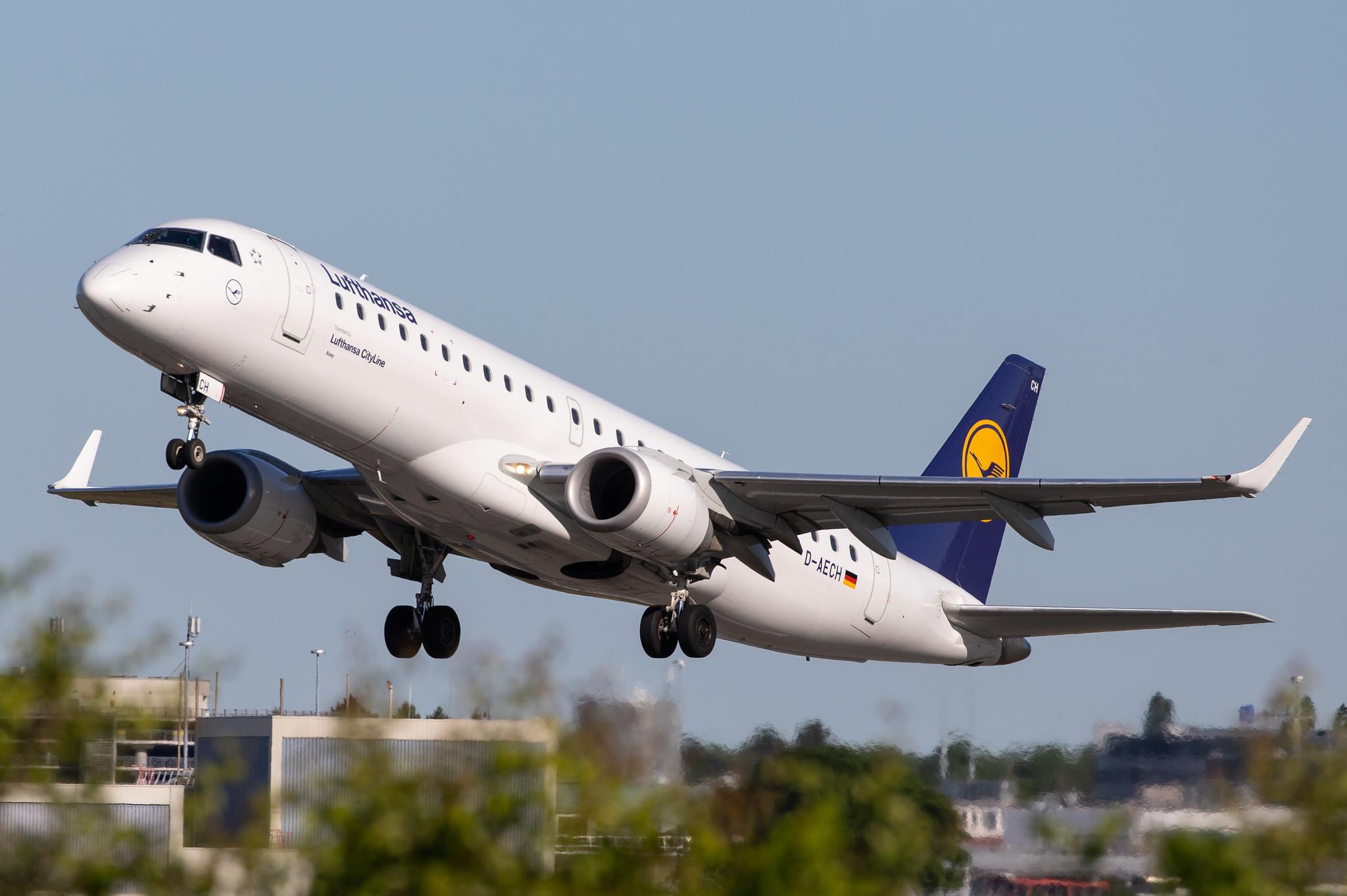 Hamburg Airport: Lufthansa (LH / DLH) | Operator: Lufthansa CityLine |  Embraer E190LR E190 | D-AECH | MSN 19000376