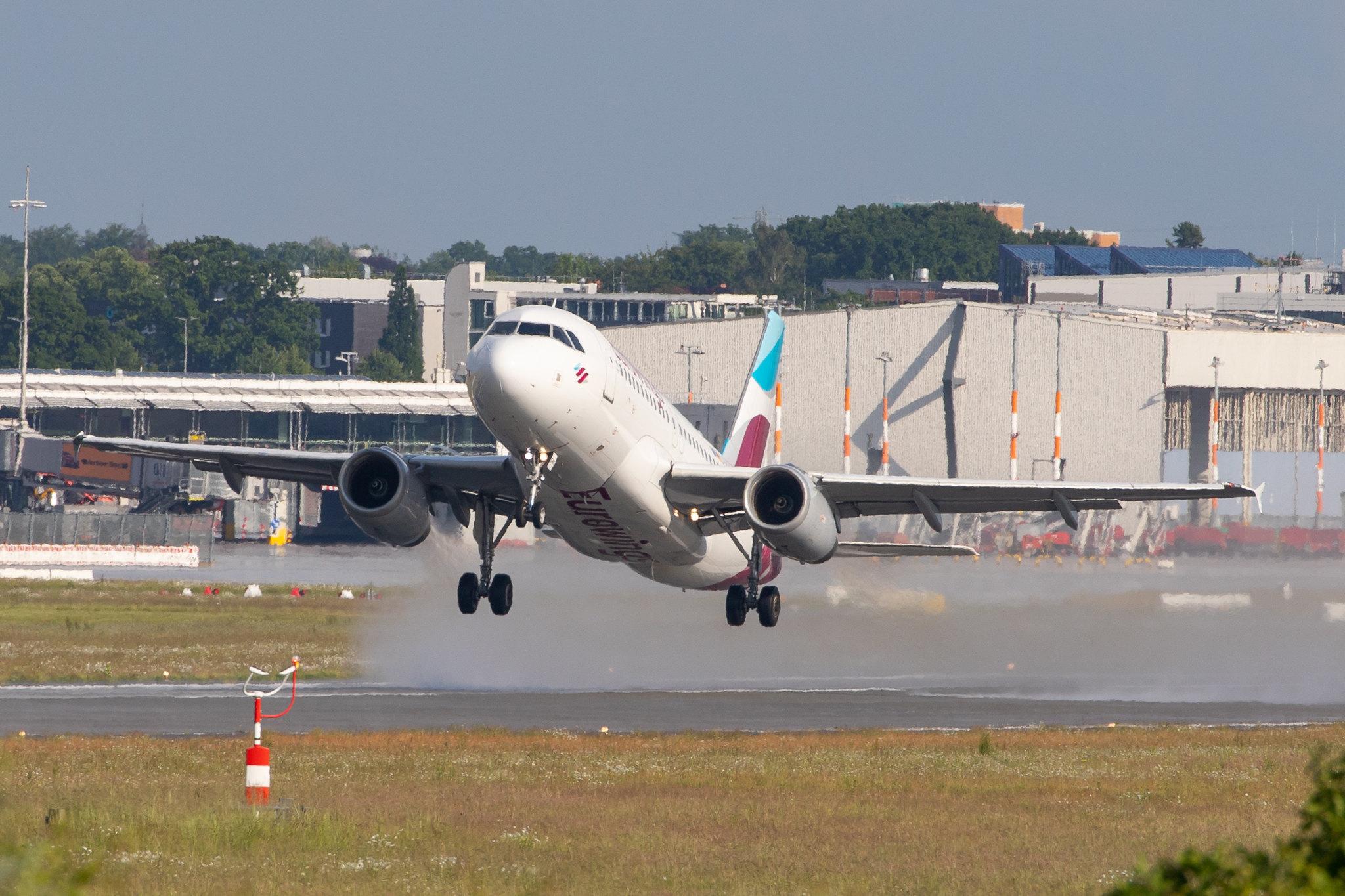 Hamburg Airport: Eurowings (EW / EWG) |  Airbus A319-132 A319 | D-AGWC | MSN 2976