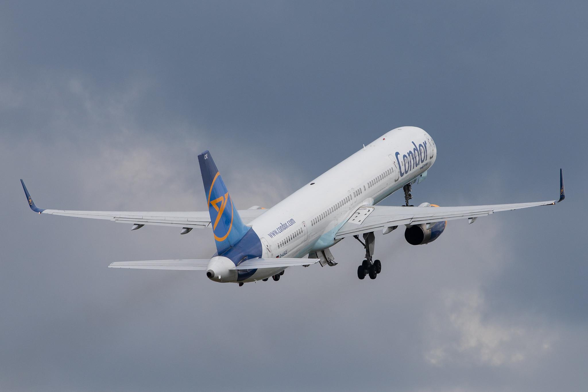 Hamburg Airport: Condor (DE / CFG) |  Boeing 757-330 B753 | D-ABOE | MSN 29012