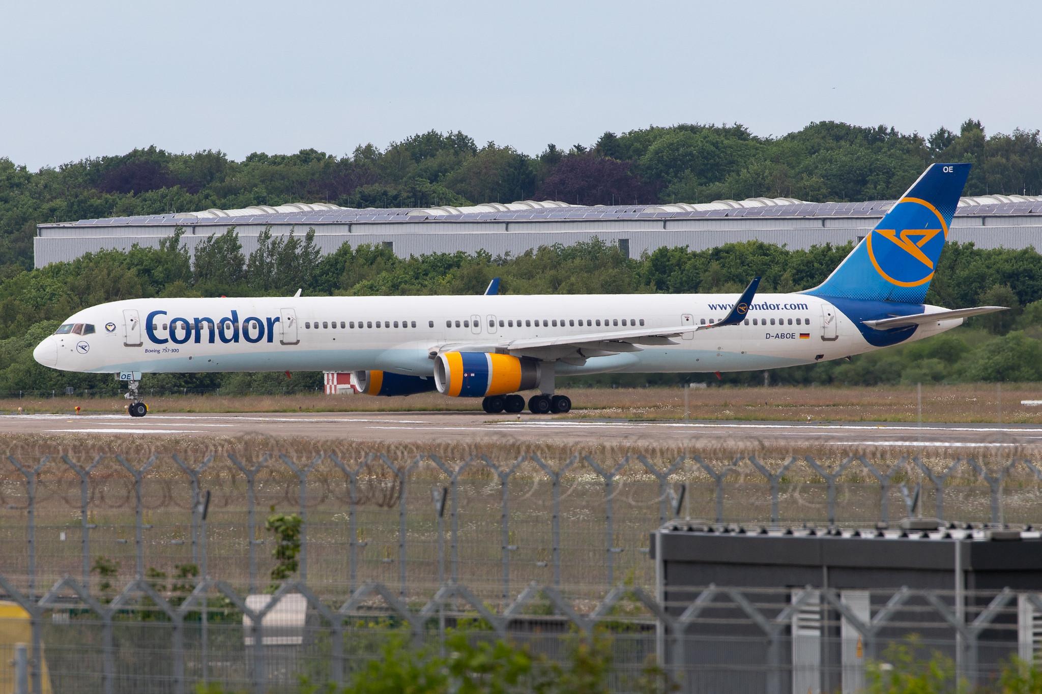 Hamburg Airport: Condor (DE / CFG) |  Boeing 757-330 B753 | D-ABOE | MSN 29012
