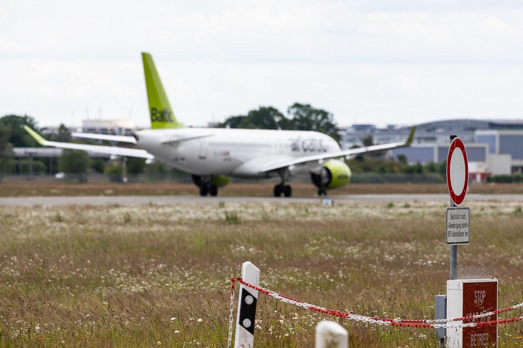 Hamburg Airport: Air Baltic (BT / BTI) |  Airbus A220-300 BCS3 | YL-CSH | MSN 55016