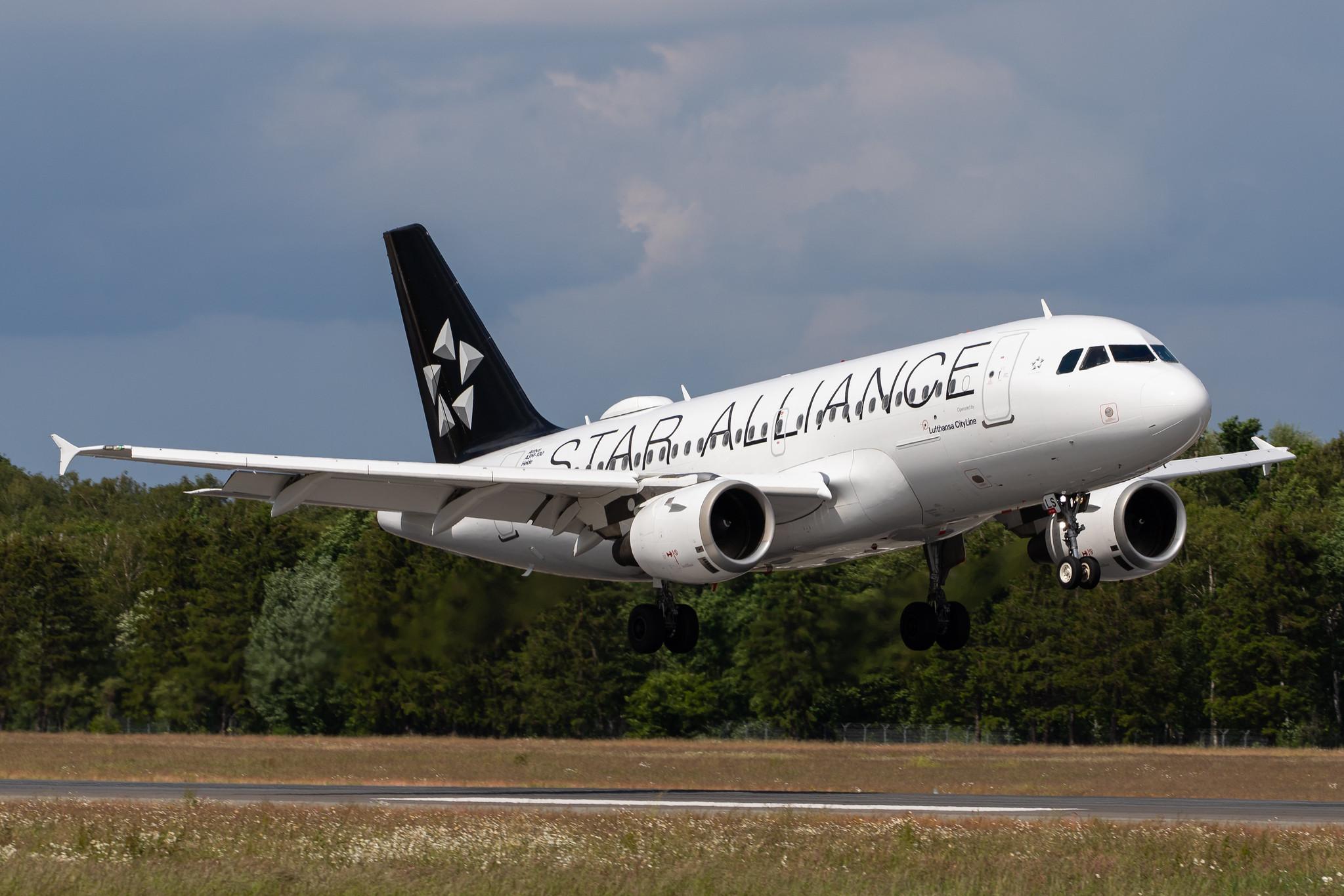 Hamburg Airport: Lufthansa (LH / DLH) |  Livery: Star Alliance Livery | Operator: Lufthansa CityLine |  Airbus A319-114 A319 | D-AILS | MSN 0729