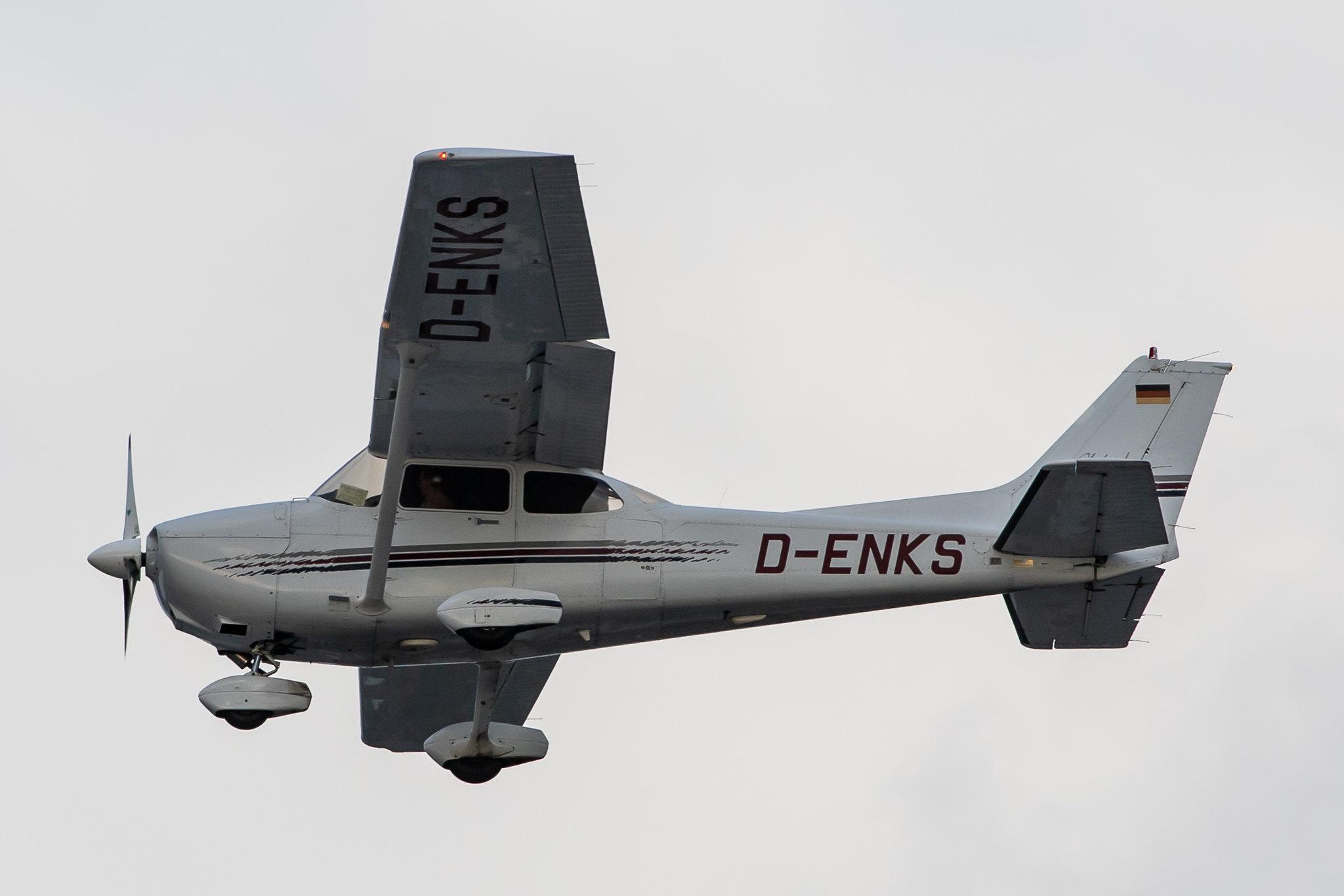 Hamburg Airport: Hanseatischer Fliegerclub Hamburg |  Cessna 172R C172 | D-ENKS | MSN 172-80136